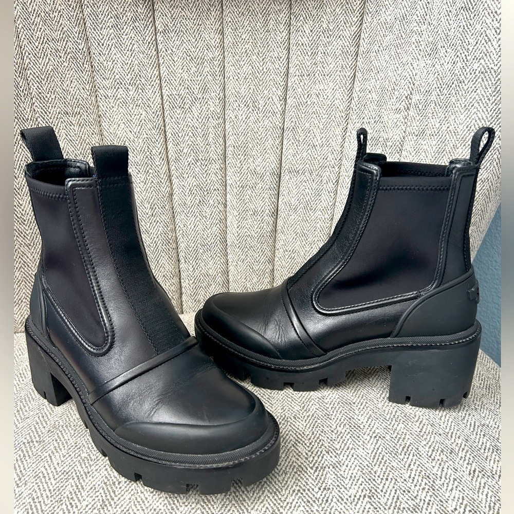 Tory Burch Lug Sole Chelsea Ankle Boot size 7.5